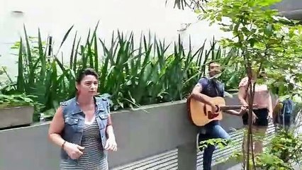 Idosa ganha serenata e parabe´ns de vizinhos ao completar 100 anos no ES