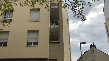 Confinement à Rennes. Séquence de musique au balcon