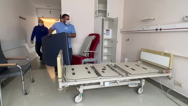 Coronavirus: installation d'un centre de transit pour les patients âgés soignés du covid-19, à l'hôpital Saint-Joseph de Liège