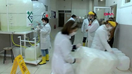 MALTEPE'DE ÖĞRETMENLER KORONAVİRÜSE KARŞI DEZENFEKTAN VE TULUM ÜRETİYOR