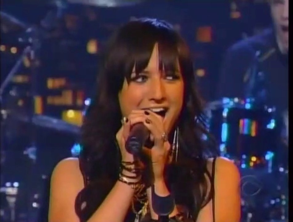 Ashlee Simpson - Pieces Of Me (Live @ The Late Show with David Letterman) (07/16/2004) SVCD