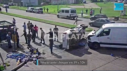 Tremendo choque en 19 y 526 entre dos camionetas