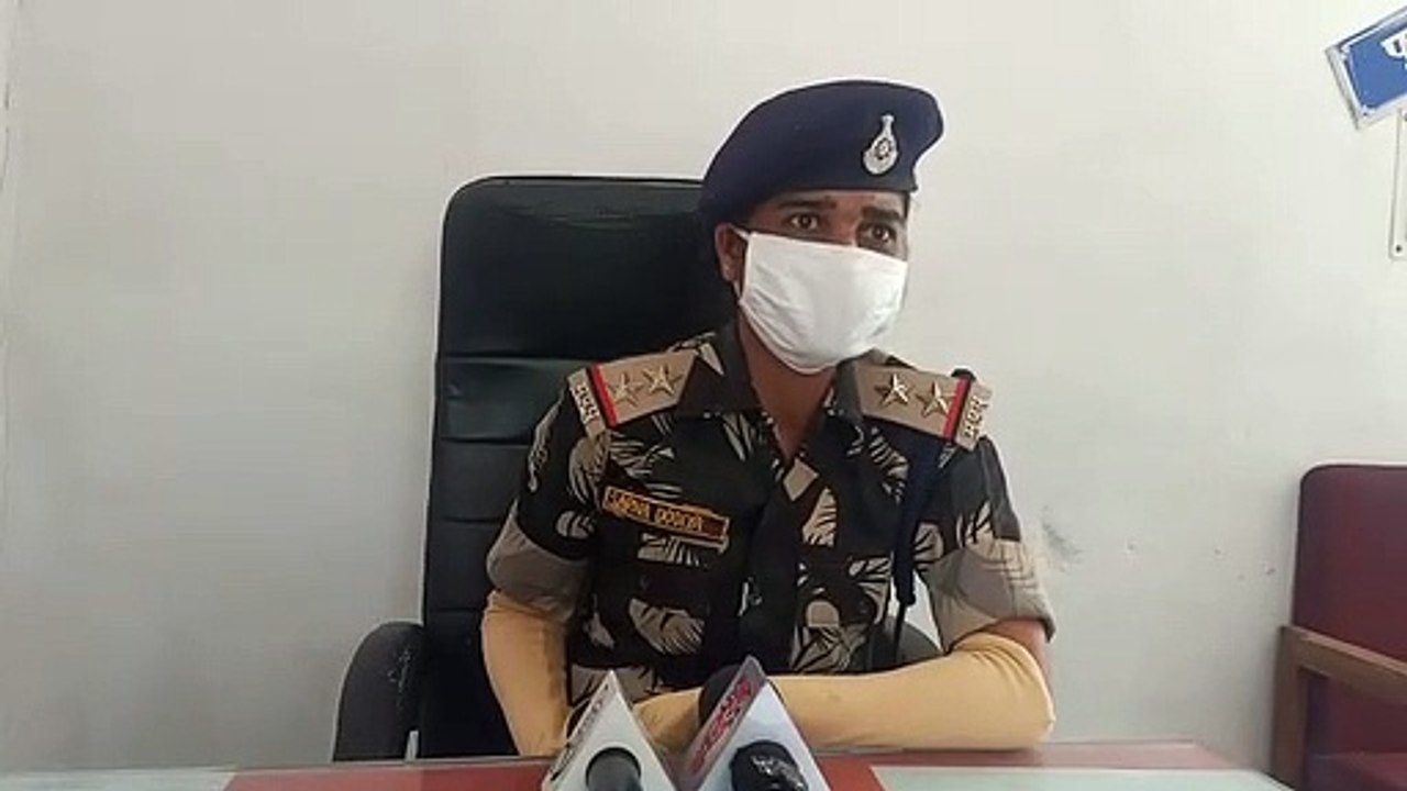कोरोना से बचाव के लिए ड्यूटी कर रही पुलिस कर्मी बनी आवारा श्वान का शिकार