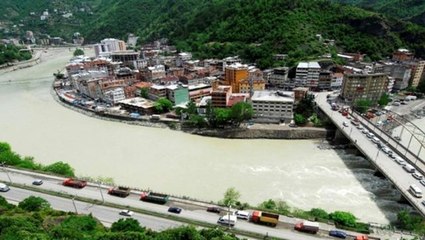Artvin'in Borçka ilçe merkezi ve bir köy koronavirüs nedeniyle karantinaya alındı