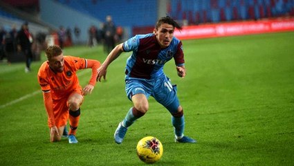 Abdülkadir Ömür, maaşının yarısını Milli Dayanışma Kampanyası'na bağışladı