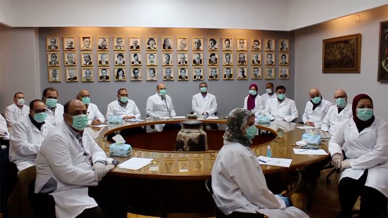 تقديرا لدور الأطباء.. انعقاد مجلس تحرير جريدة الأهرام بالبالطو الأبيض