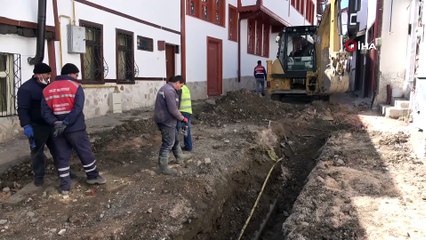 Altyapı çalışmaları sırasında doğalgaz borusu patladı... O anlar kamerada