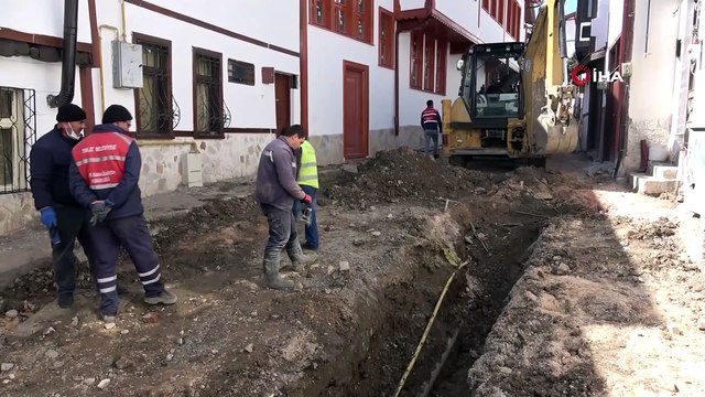 Altyapı çalışmaları sırasında doğalgaz borusu patladı... O anlar kamerada