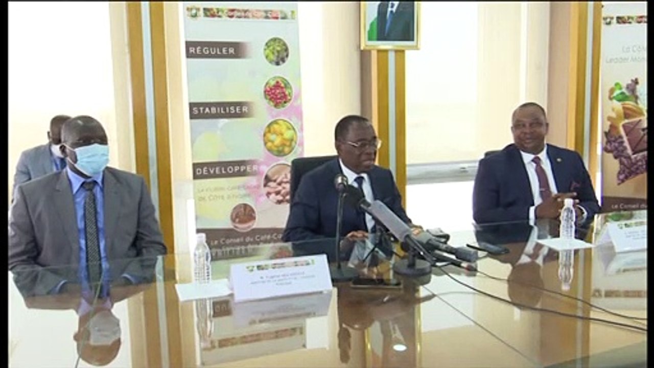 Coronavirus : Le ministère de l'Agriculture fait don 65 millions de F CFA pour la lutte.