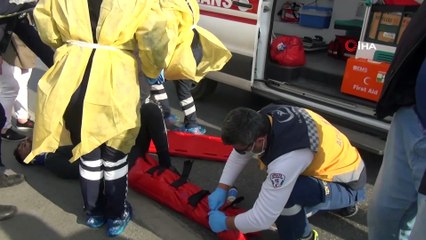 Motosiklet minibüse arkadan çarptı: 1 yaralı