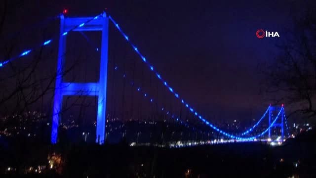 Fatih Sultan Mehmet Köprüsü otizm farkındalık günü kapsamında maviye boyandı