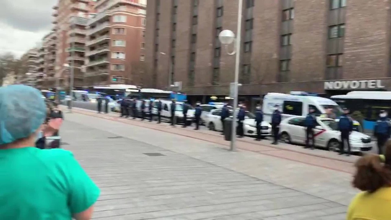 Personal sanitario de la Maternidad de O' Donnell agradece a Policía y EMT sus aplausos