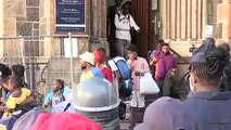 Centenas de migrantes expulsos de igreja