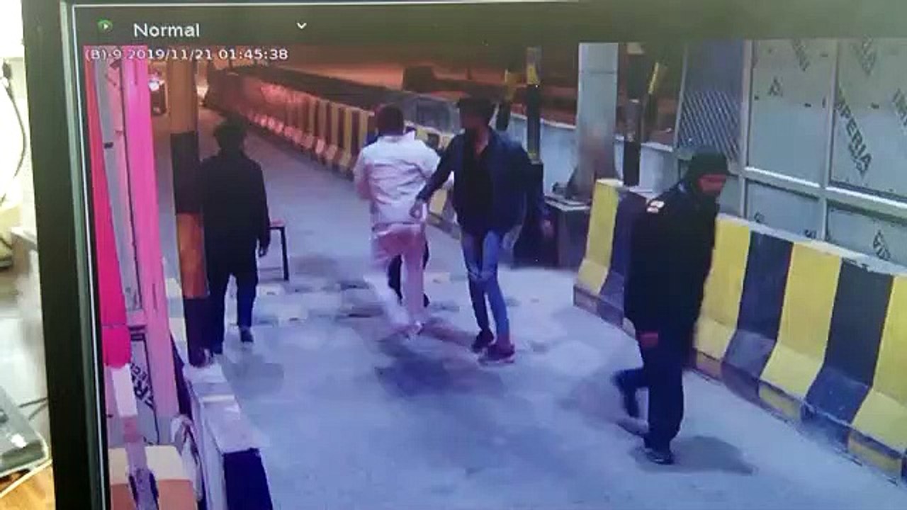 टोल प्लाजा पर  दबंगों ने की मारपीट, कर्मचारी पर...