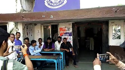 डॉक्टर के खिलाफ प्रदर्शन से पहले भाजपाई गिरफ्तार, मॉडल युवती ने लगाए हैं टॉपलेस फोटो लेने के आर