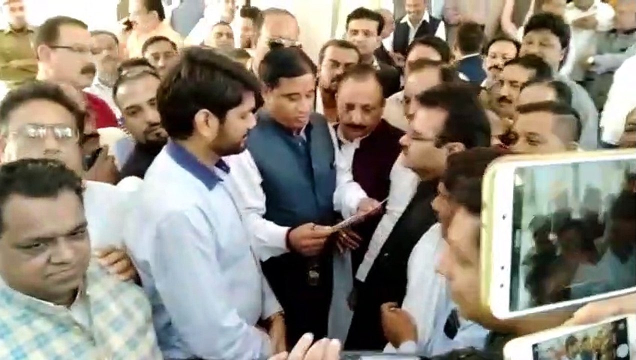 भाजपाइयों ने कहा सार्वजनिक रूप से माफी मांगे राहुल गांधी