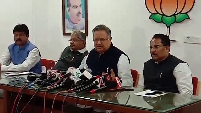पूर्व मुख्यमंत्री रमन सिंह ने शनिवार को राफेल मामले को लेकर कांग्रेस पर कसा तंज