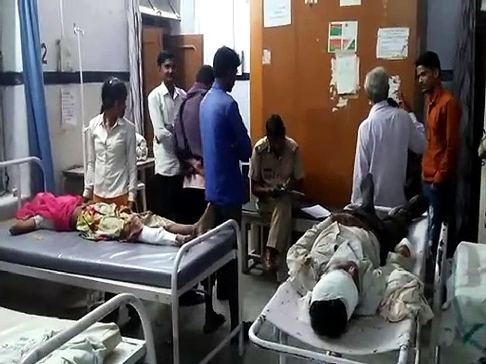 खेत से पैदल जा रही विवाहिता को बाइक सवार ने मारी टक्कर