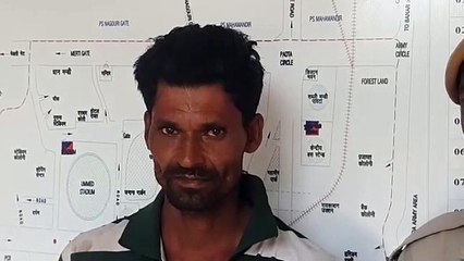 The loading taxi driver raked and stole 16.5 lakh rupees from the room