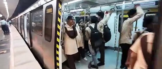 Children's Day 2019 : जयपुर मेट्रो में मुफ्त यात्रा का बच्चों ने उठाया लुत्फ
