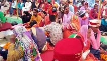 यूपी: इस शहर में हिन्दू व मुस्लिम जोड़ों की एक ही पंडाल के नीचे हुई शादी, देखें वीडियो