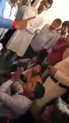 डिग्री कॉलेज में छात्रों ने जड़ा ताला, देखें वीडियो में