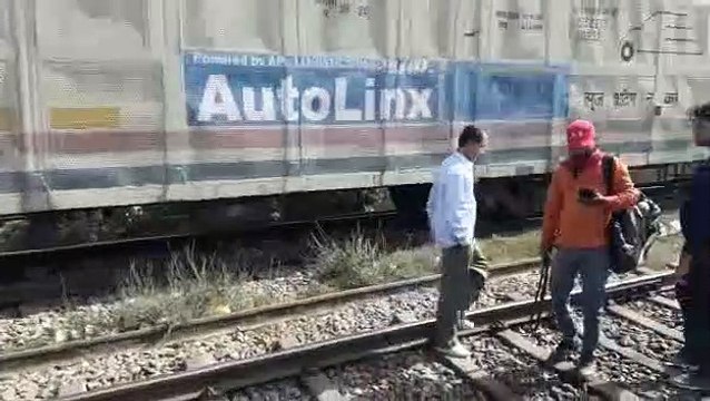 शाहजहांपुर में मालगाड़ी के तीन कोच पटरी से उतरे, डाउन लाइन पर यातायात प्रभावित