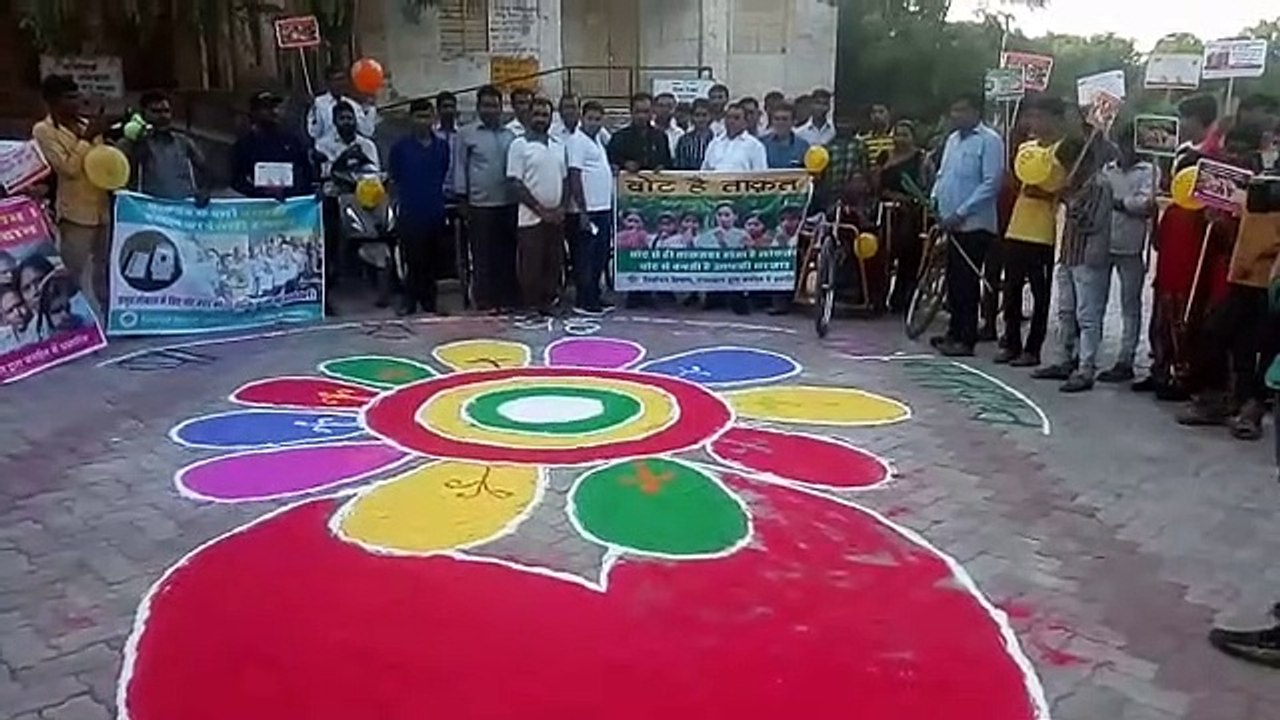 दव्यांगों ने निकाली मतदाता जागरुकता रैली, अधिकाधिक मतदान का संदेश