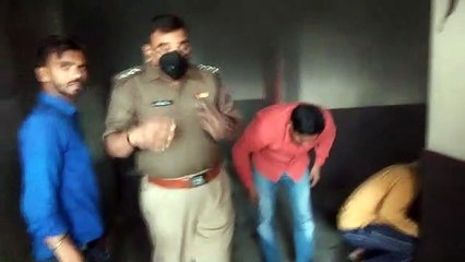 अचानक होटल से निकलने लगा काला धुआं तो लोगाें ने लगा दी दौड़