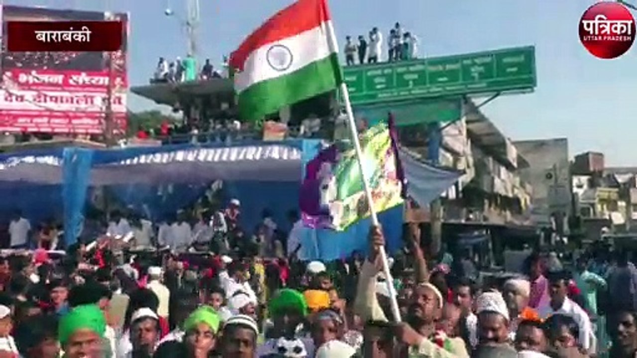 हाथों में तिरंगा थाम ईद ए मिलादुन्नबी के जुलूस...