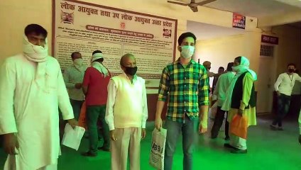 कैराना: परमिशन लेने के लिए लोगों की लगी कतार, अधिकारी दिखे नदारद