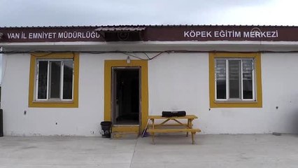 Narkotik köpeği "Bozu" uyuşturucuya geçit vermiyor