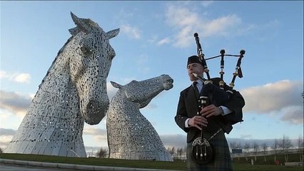 Robbie MacIsaac 19 from Falkirk playing Scotland the Brave at the Kelpies for #NHStheBrave #PipeUpforKeyWorkers #clapforcarers #nhs #nhsheroes #nhshealthheroes