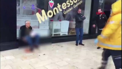 Ayağından kan akarak yolda yürüyen adam hastaneye kaldırıldı