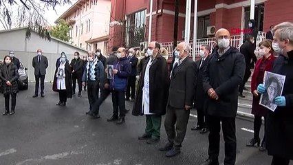 KORONAVİRÜSTEN HAYATINI KAYBEDEN PROF. DR. ÖZ İÇİN CERRAHPAŞA'DA 1 DAKİKALIK SAYGI DURUŞU