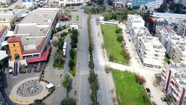 Mersin'de sahiller boşaldı, caddeler sessizliğe büründü