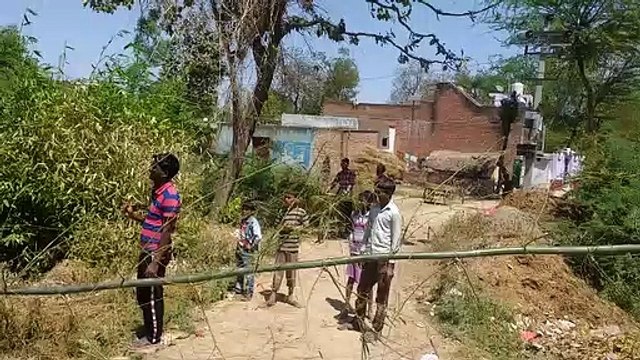 बाराबंकी: ग्रामीणों ने किया बाहरी लोगों का गांव में प्रवेश वर्जित
