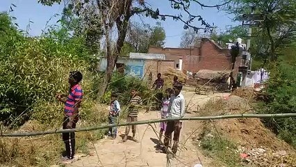 बाराबंकी: ग्रामीणों ने किया बाहरी लोगों का गांव में प्रवेश वर्जित