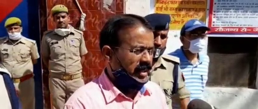 इटावा: जिला जेल का निरीक्षण करने पहुंचे जिलाधिकारी