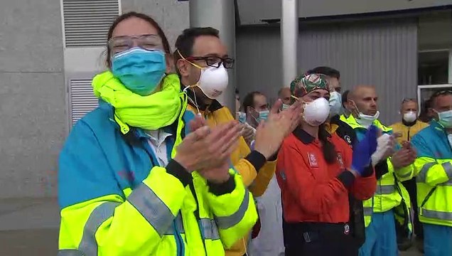 Profesionales de la seguridad privada homenajean a los sanitarios por su lucha contra el COVID-19