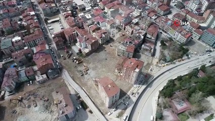 Elazığ'da Depremde Hasar Gören Bir Mahallede Daha Yıkım Başladı