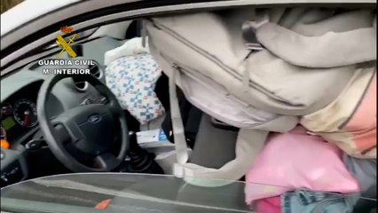 Interceptan un turismo cuya carga ocupaba su interior al completo