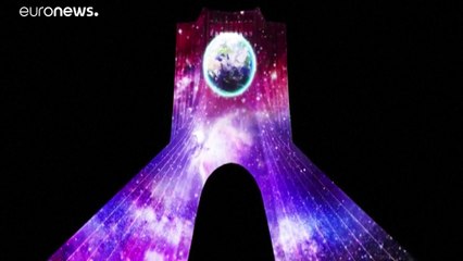 Τεχεράνη: Σόου με λέιζερ για τους ήρωες της μάχης κατά του κοροναϊού