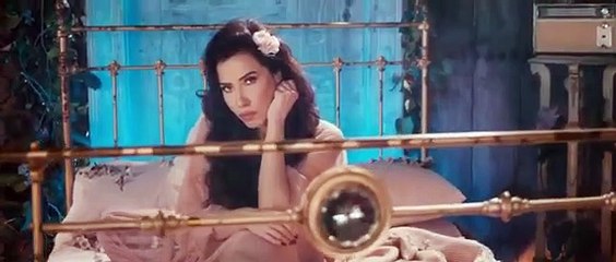 Burcu Güneş - Bir Kadın