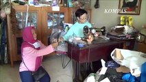 Ibu Rumah Tangga di Bandung Memproduksi Masker dari Kain Perca
