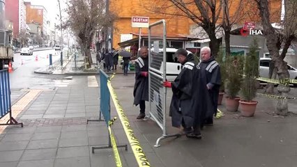 Muş polisinden sosyal mesafeye bariyerli önlem