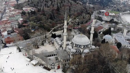 Eyüp Sultan Camii’nin avlusu kuşlara kaldı