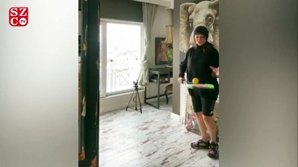 Hülya Avşar'dan karantina günlerinde tenis şov