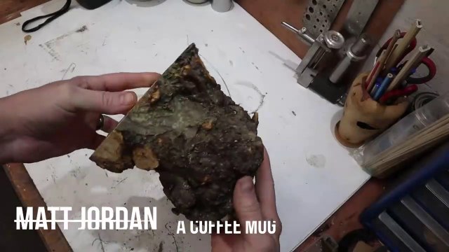 Woodturning - A Coffee Mug (Tournage sur bois - une tasse à café)