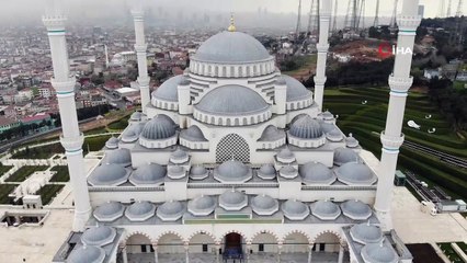 Korona virüs tedbirleri sebebiyle Çamlıca Camii bu Cuma namazında da boş kaldı